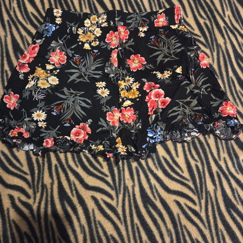 Ale floral shorts size S like new, black multicolor