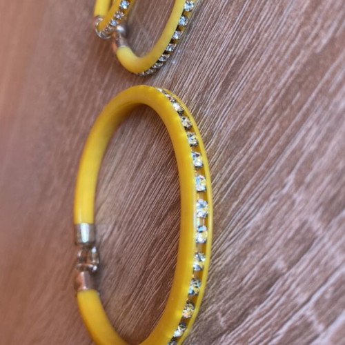 Jewelry set yellow color like new