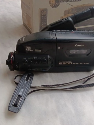 Canon E300 βιντεοκάμερα μεταχειρισμένη, μη λειτουργική, με αξεσουάρ