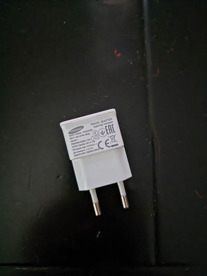 Samsung charger like new 5 watt for buds and smartphone