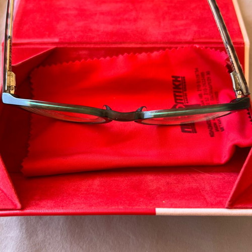 Sting children's prescription glasses used, green color