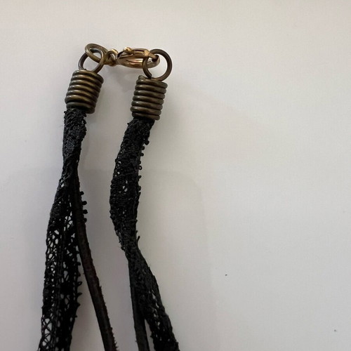 Vintage necklace with bronze design, lace and leather like new