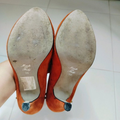 Vera Pelle suede pumps tan with studs size 38 like new