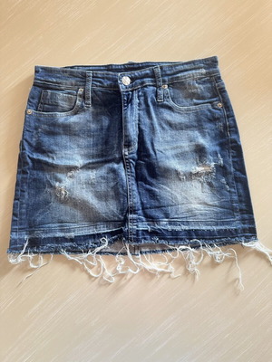 Denim mini skirt New Line, size L, like new with frayed edges