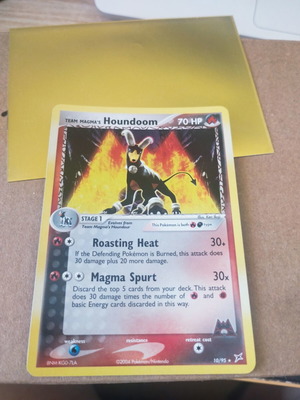 Pokémon Team Magma's Houndoom card like new
