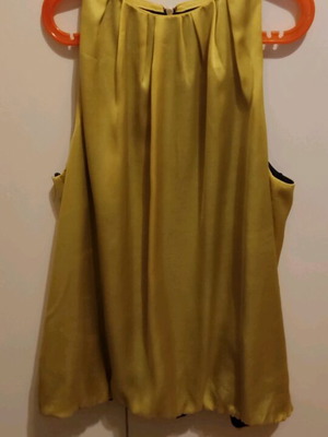 Zara women's blouse like new, sleeveless, mustard color