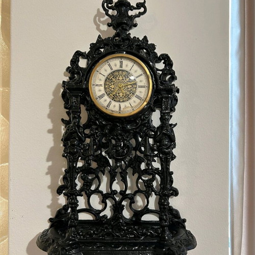 Vintage mechanical clock used, runs 10 hours nonstop