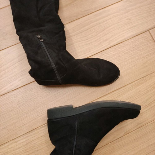 Black over the knee boots type castor like new