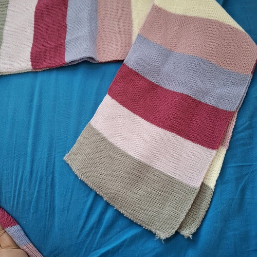 Striped hat and scarf set like new, knitted multicolor