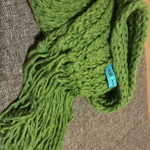 BSB knitted scarf green like new