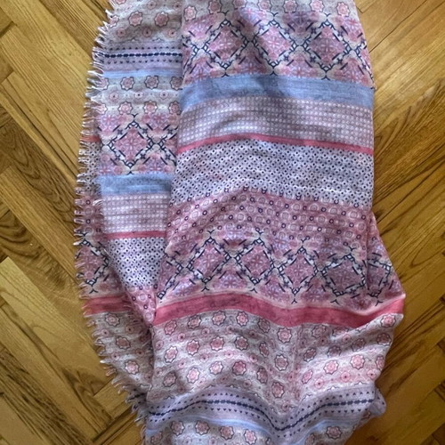 Accesorize scarf like new, 2x1 m
