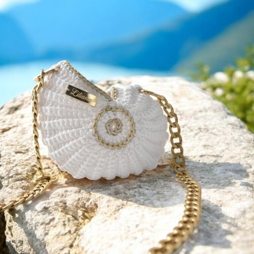 Handmade Shell Shoulder Bag black and white