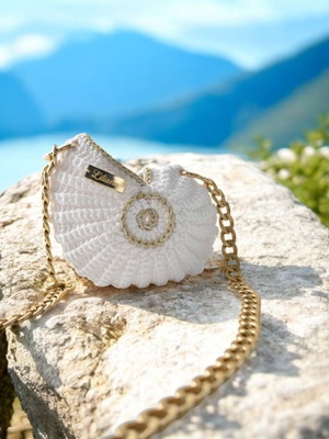Handmade Shell Shoulder Bag black and white