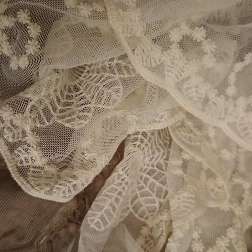 Long thin scarf with lace used, cotton, two-tone light brown and ecru