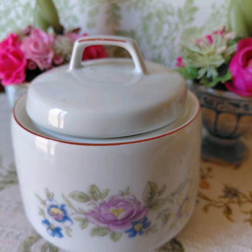 Vintage tea set like new with floral design