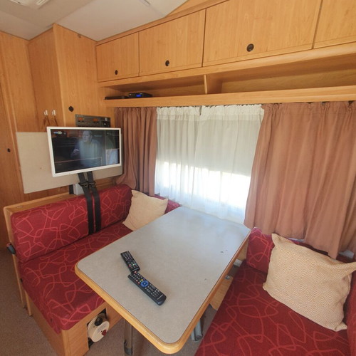 KNAUS camper used with two air conditioners and solar system