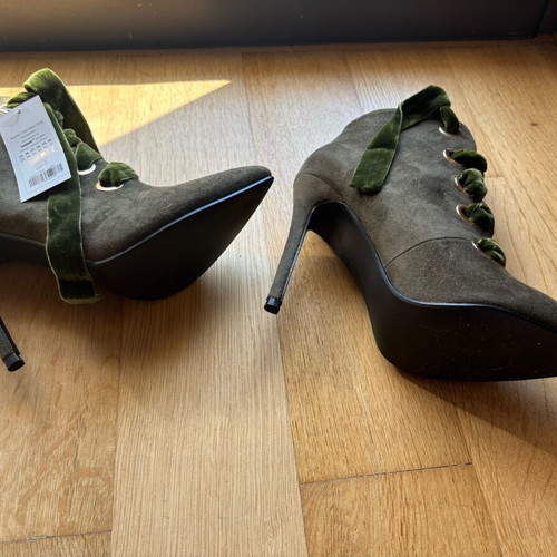 Women’s suede ankle boots new size 38 with green velvet laces