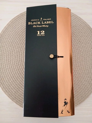 Άδεια συσκευασία Johnnie Walker Black Label σαν καινούργια