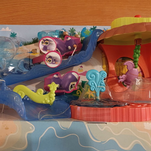 Littlest Pet Shop Walkables Park with Water Slides, new