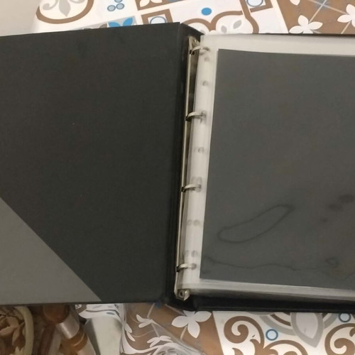 Leather album like new with 30 A4 sleeves