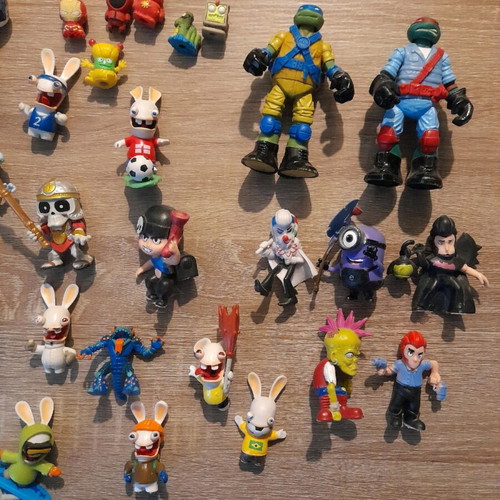 Toy figures like new