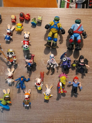 Toy figures like new