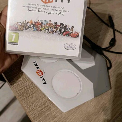 Disney Infinity PS3 game used, pack with 3 figures and device
