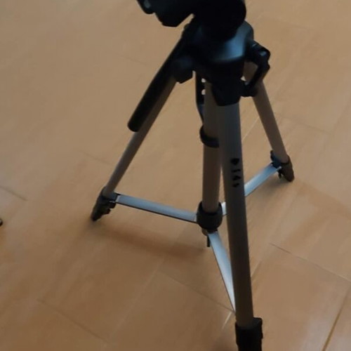 Camera tripod like new with case