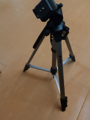 Camera tripod like new with case