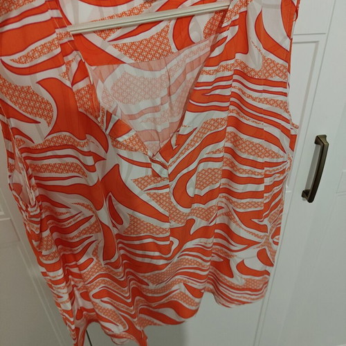 Top Laura Torelli like new, white and red viscose fabric, size XL