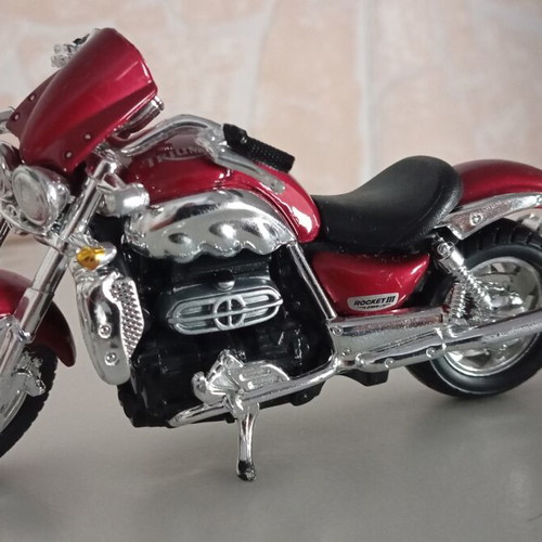 Triumph Rocket 3 Burago scale model 13 cm like new