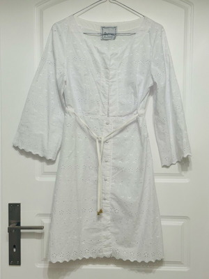 Queen of Hearts broderie beach cover up dress like new, size S, white