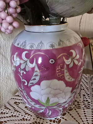 Porcelain vase vintage like new