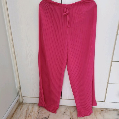 Pleated fuchsia pants like new, size L