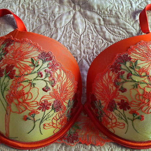 Red lace bra size 75E with adjustable straps