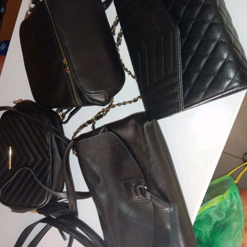 Shoulder bags leather like new, pack of 4 black