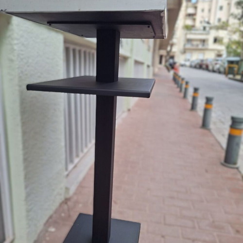 Bar table like new with metal base and wooden top