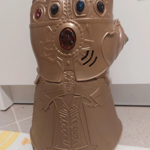 Marvel Avengers Infinity War glove by Hasbro like new