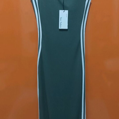 Women's long dress new with cups and stripes one size