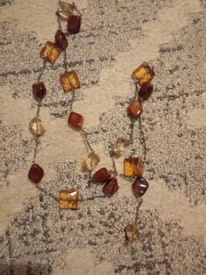 Necklace in honey brown shades like new