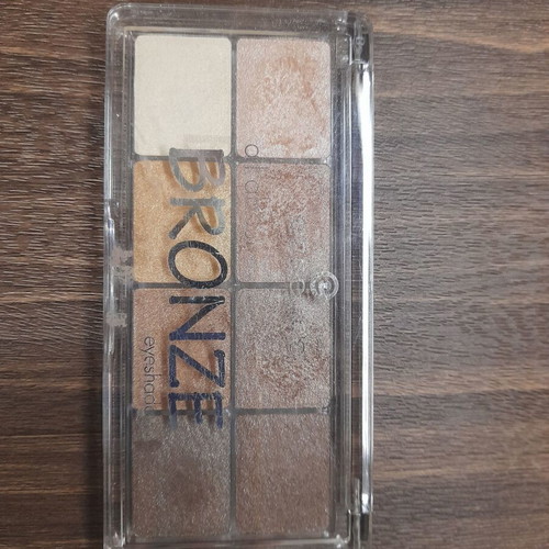 Essence All About Bronze eyeshadow palette, shimmer metallic