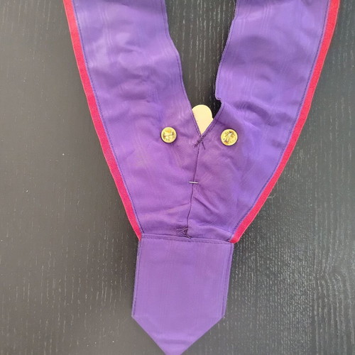 Medal with purple ribbon used, CPMMANDEUR distinction of CHAINE DES ROTISSEURS