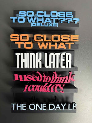 Tate Mcrae CD/Vinyl Display Stand Σαν Καινούργιο