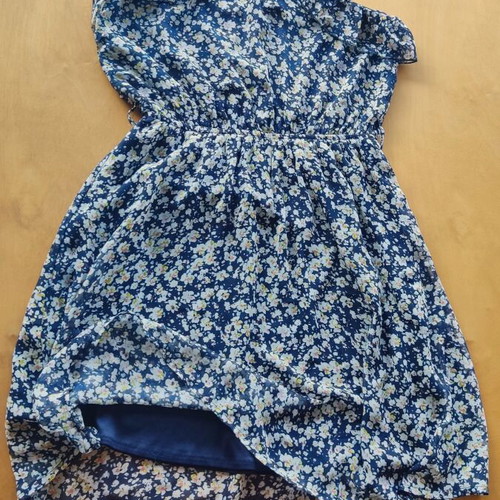Floral summer dress with adjustable straps, like new, size M