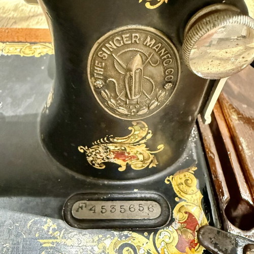 Singer vintage sewing machine used, motorized