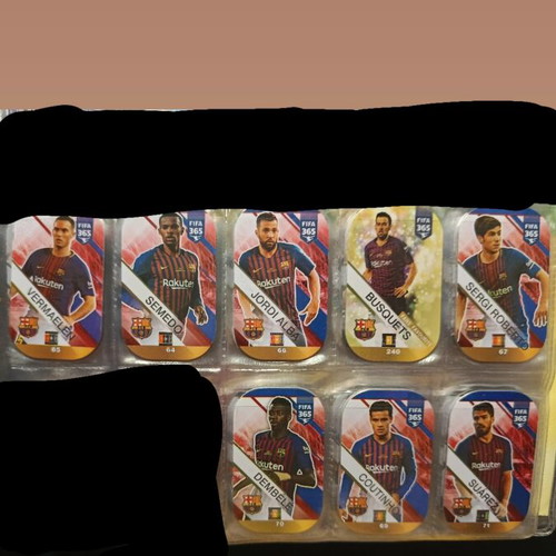 Barcelona Fifa Adrenalyn caps used, sold as a pack