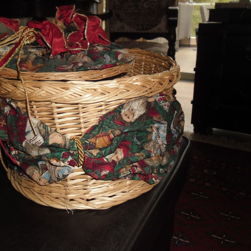 Christmas basket like new, handmade decorated