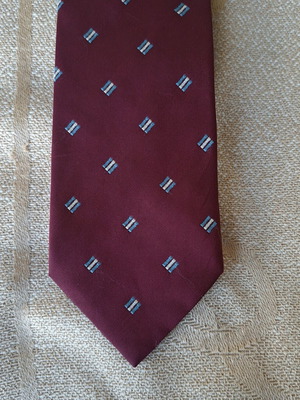 Silk handmade Pagoni tie like new with geometric rhombus pattern