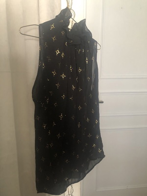 Black sleeveless blouse with gold motifs like new