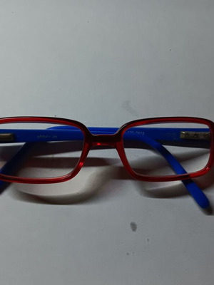 Children's glasses used, red and blue